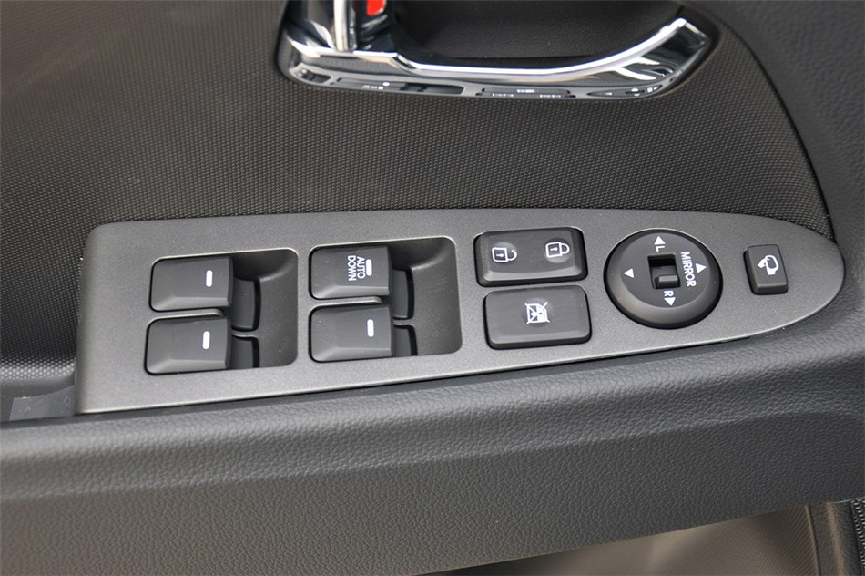 智跑 2012款 2.0L 两驱 AT NAVI 空间