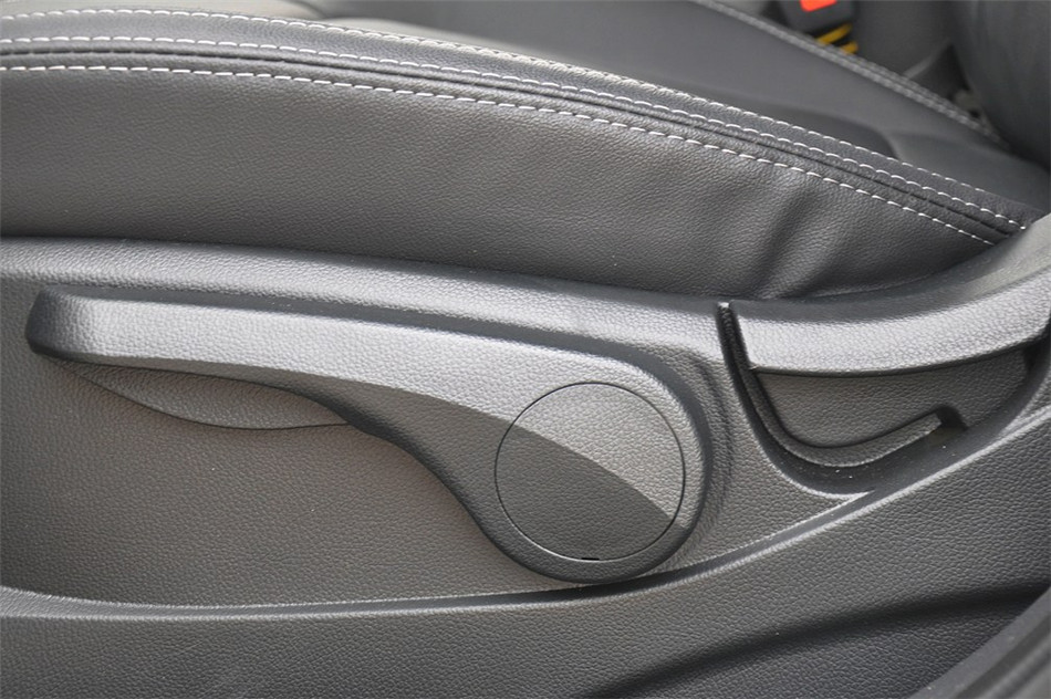  2012 2.0L  AT NAVI ռ