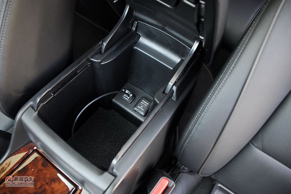 歌诗图内饰细节