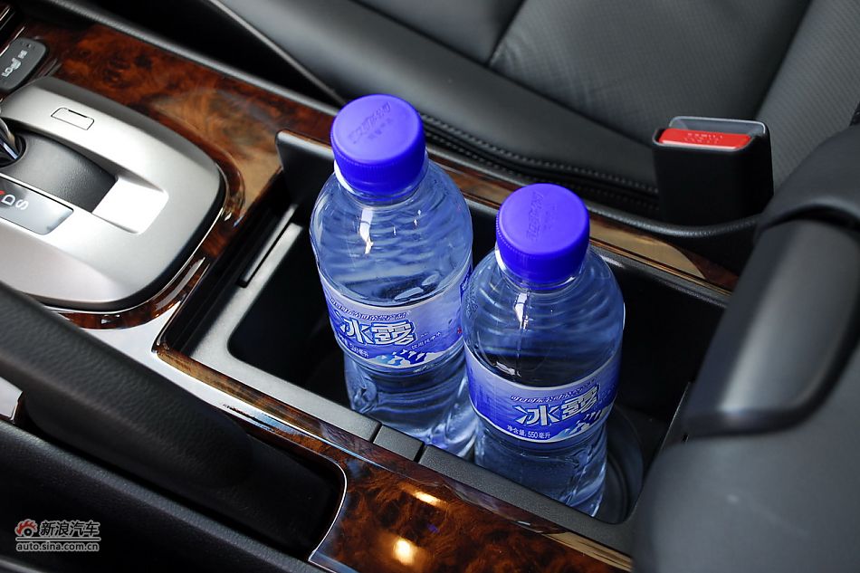 歌诗图内饰细节