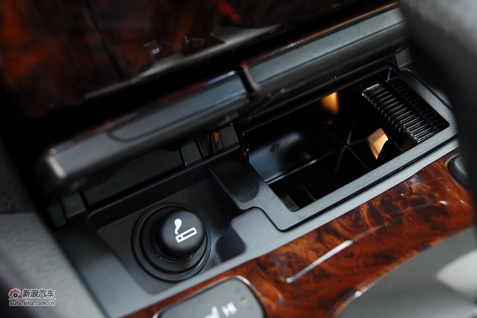 歌诗图内饰细节