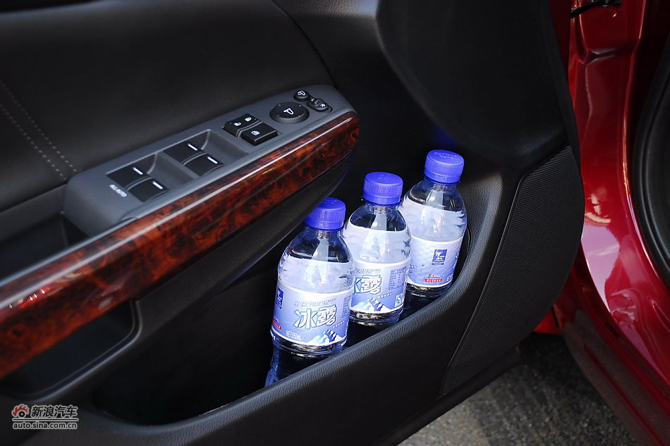 歌诗图内饰细节