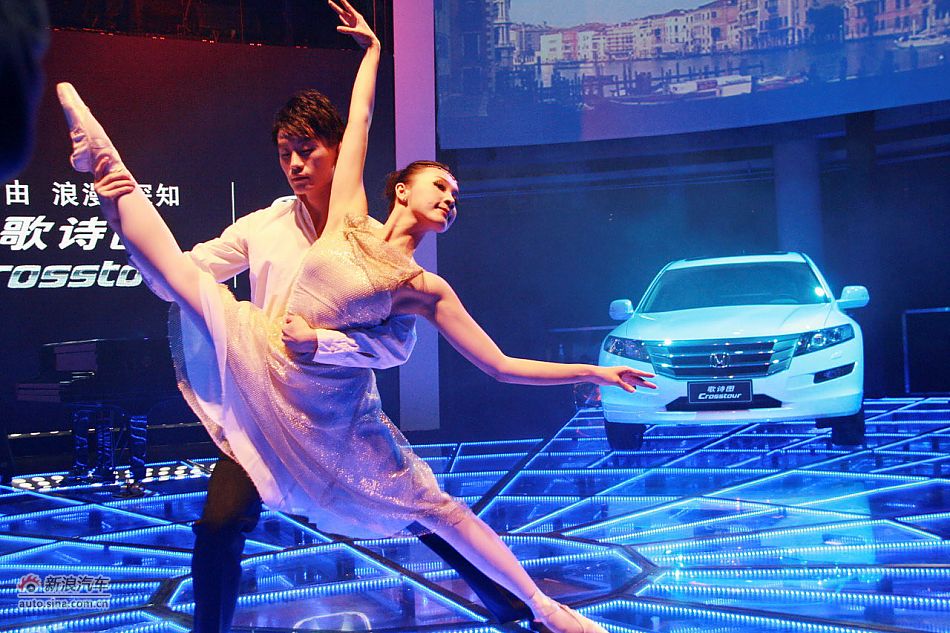 歌诗图发布会现场唯美舞蹈表演