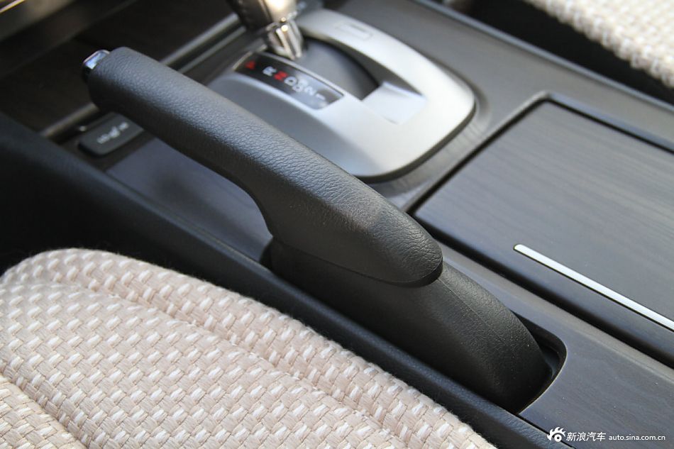 2012款歌诗图到店实拍