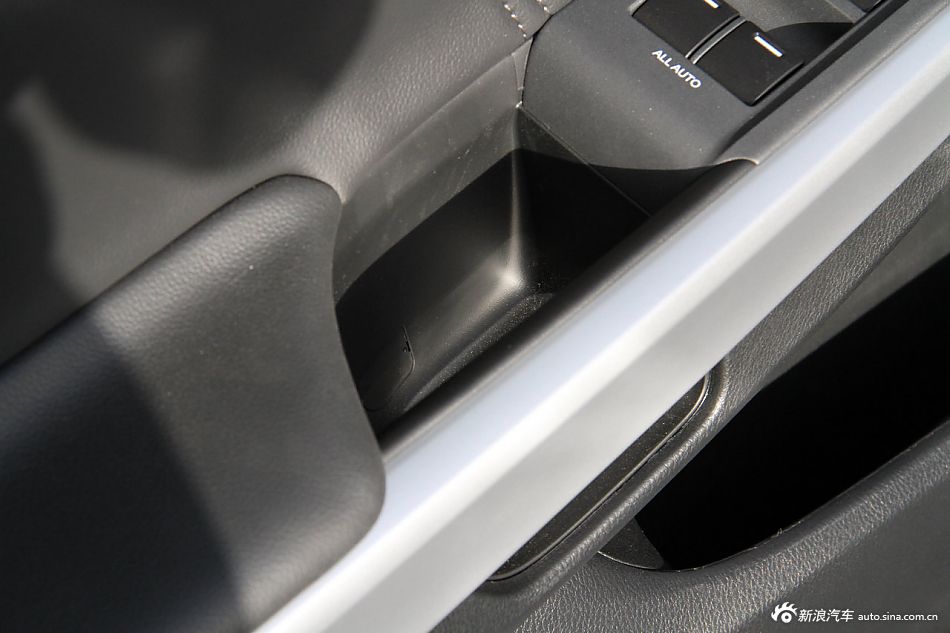 2012款歌诗图到店实拍