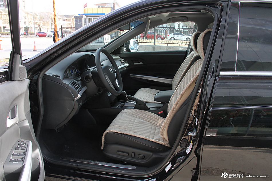 2012款歌诗图到店实拍