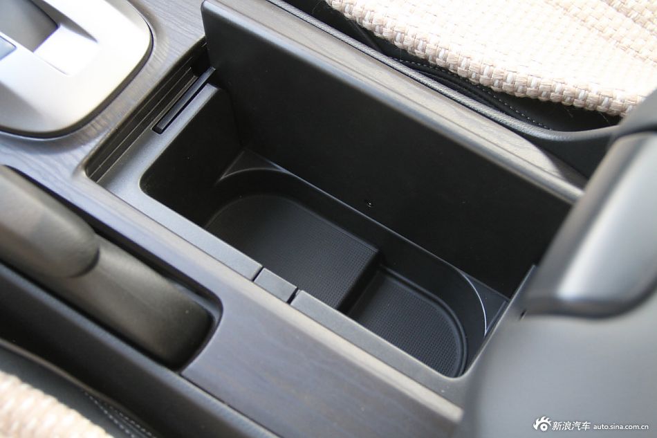 2012款歌诗图到店实拍