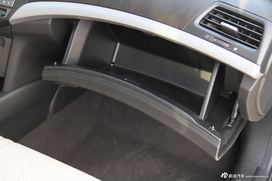 2012款歌诗图到店实拍