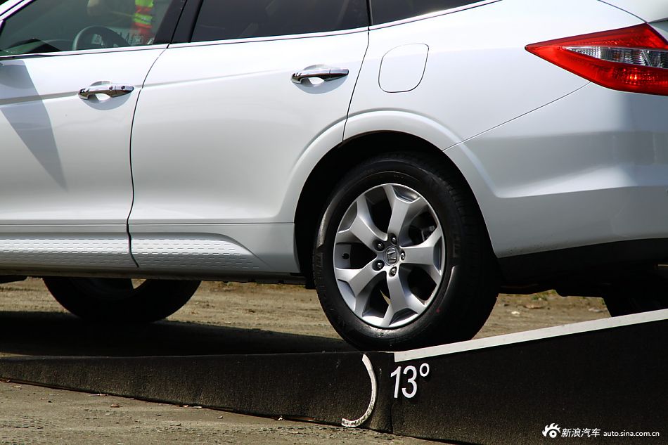 歌诗图2.4L尊享版