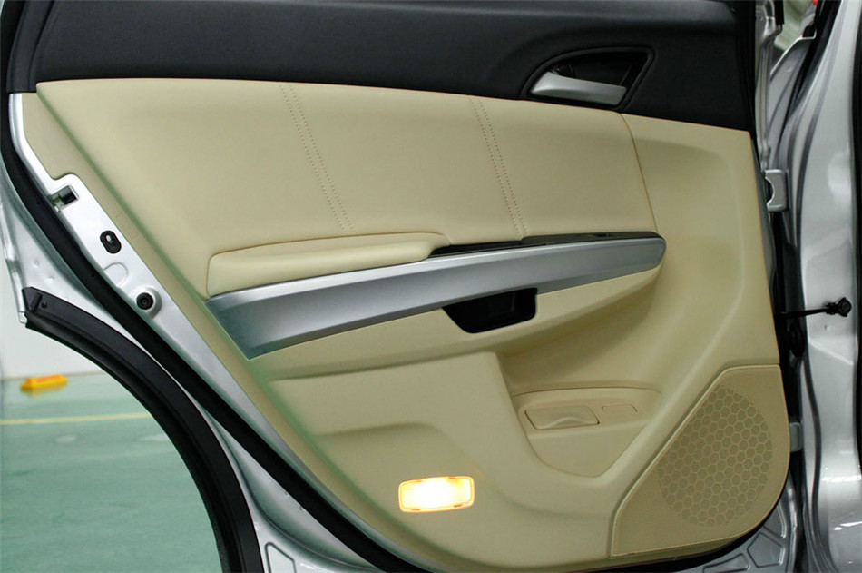 2012款歌诗图2.4L自动豪华版