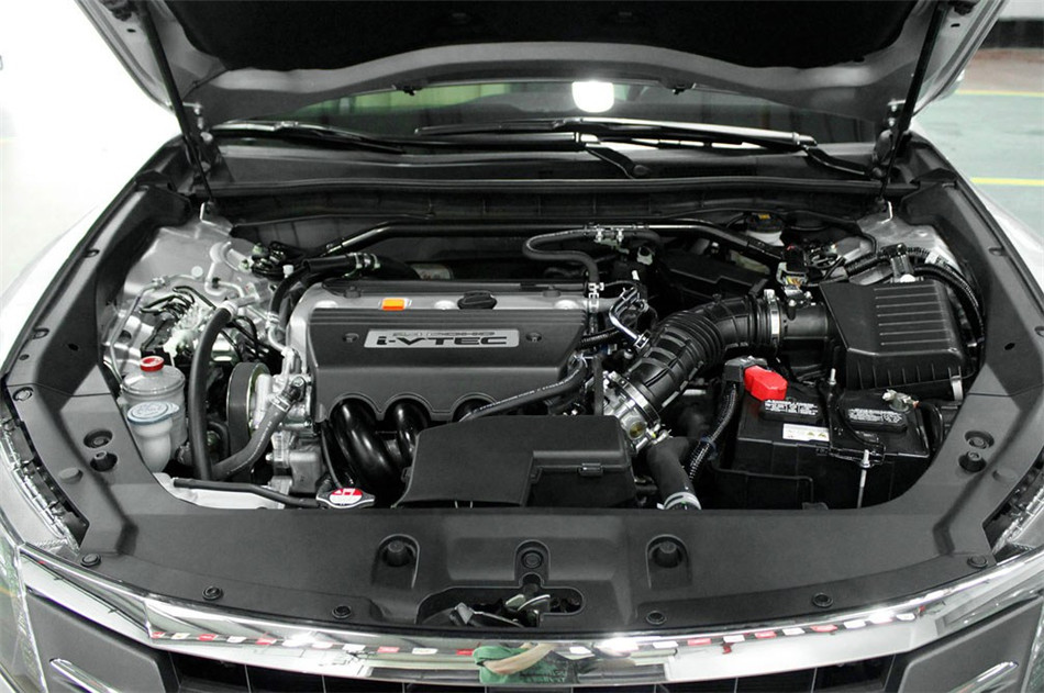 2012款歌诗图2.4L自动豪华版