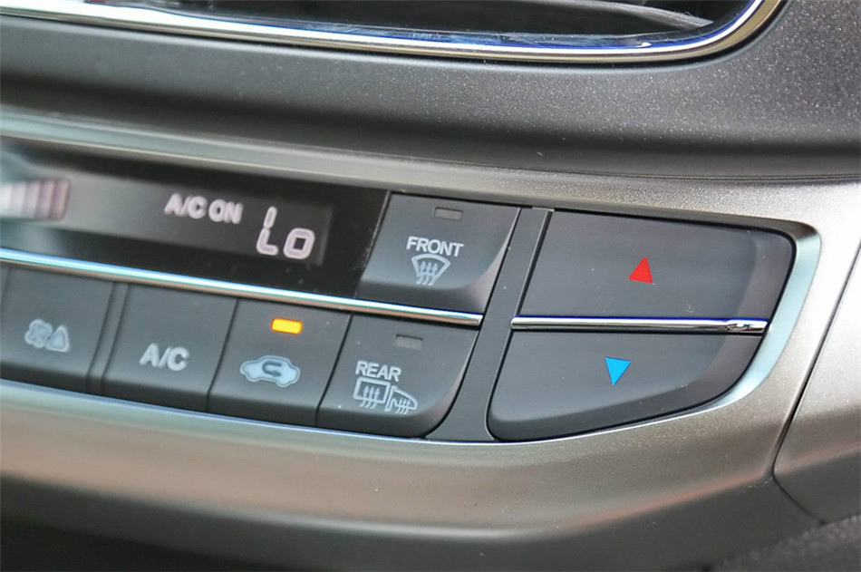 2014款 2.4L AT 豪华导航版 内饰