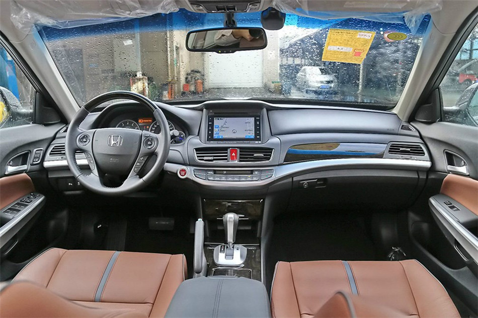 2014款 2.4L AT 豪华导航版 内饰