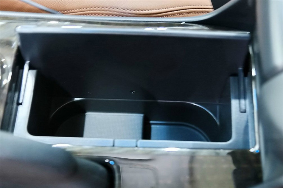 2014款 2.4L AT 豪华导航版 座椅空间