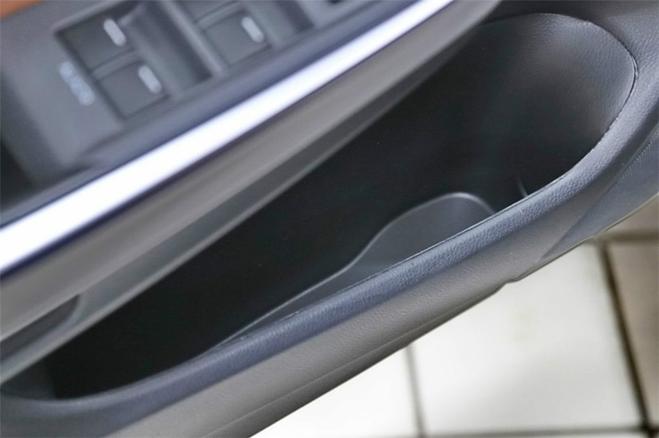 2014款 2.4L AT 豪华导航版 座椅空间