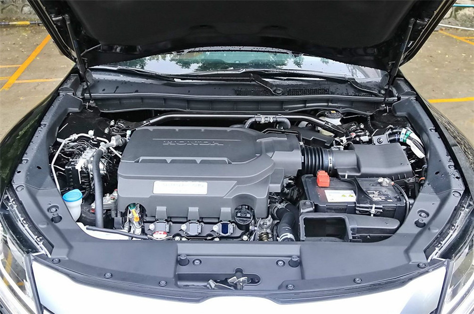 2014款 2.4L AT 豪华导航版 引擎底盘