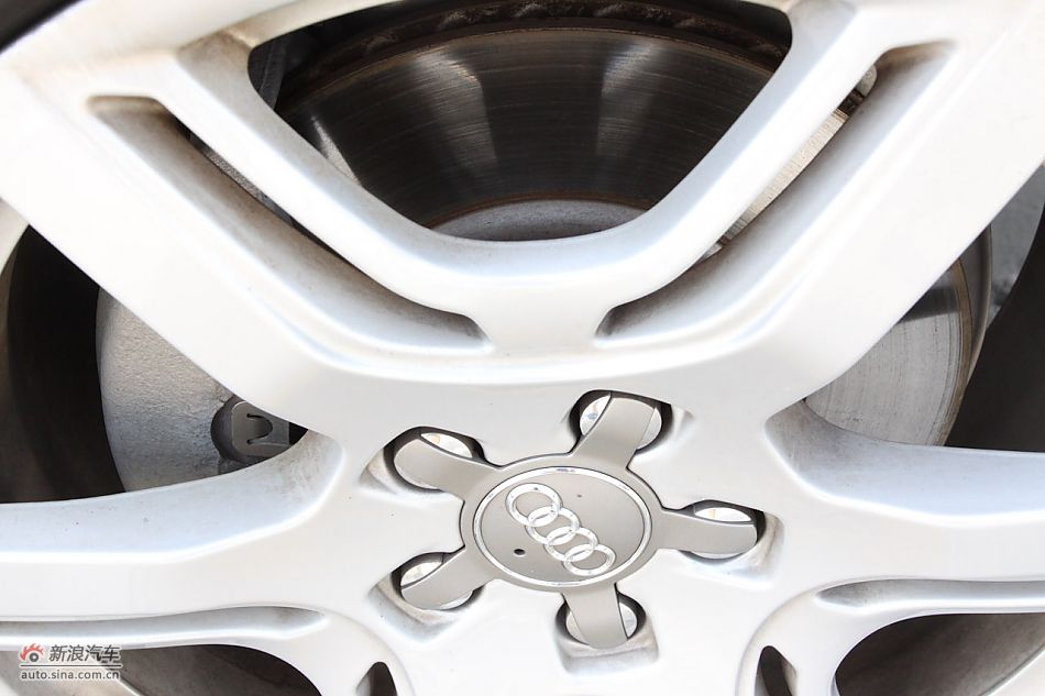 发动机、后备箱及悬挂