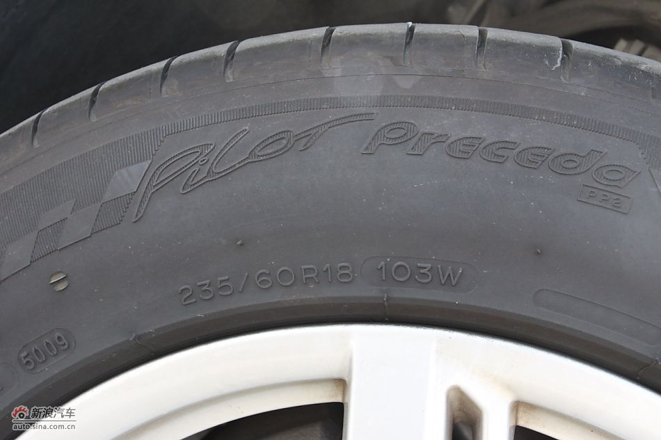 发动机、后备箱及悬挂