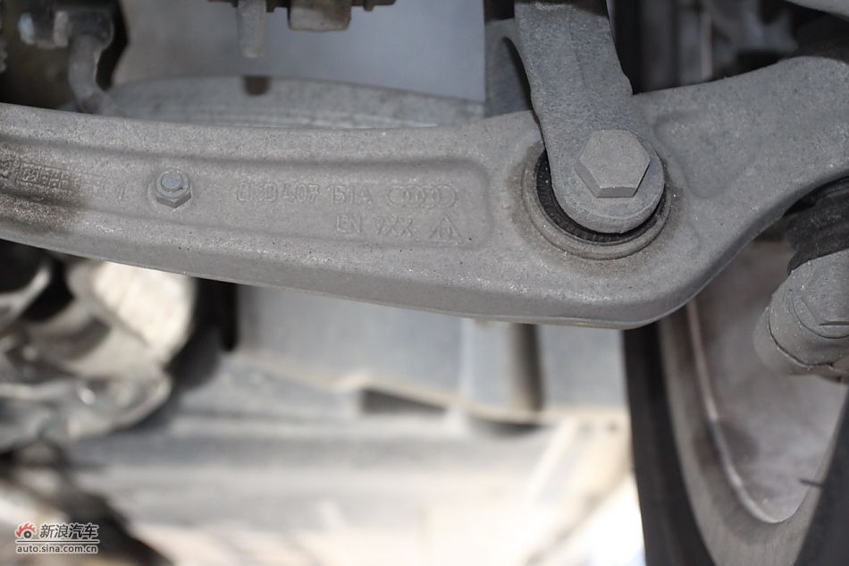 发动机、后备箱及悬挂