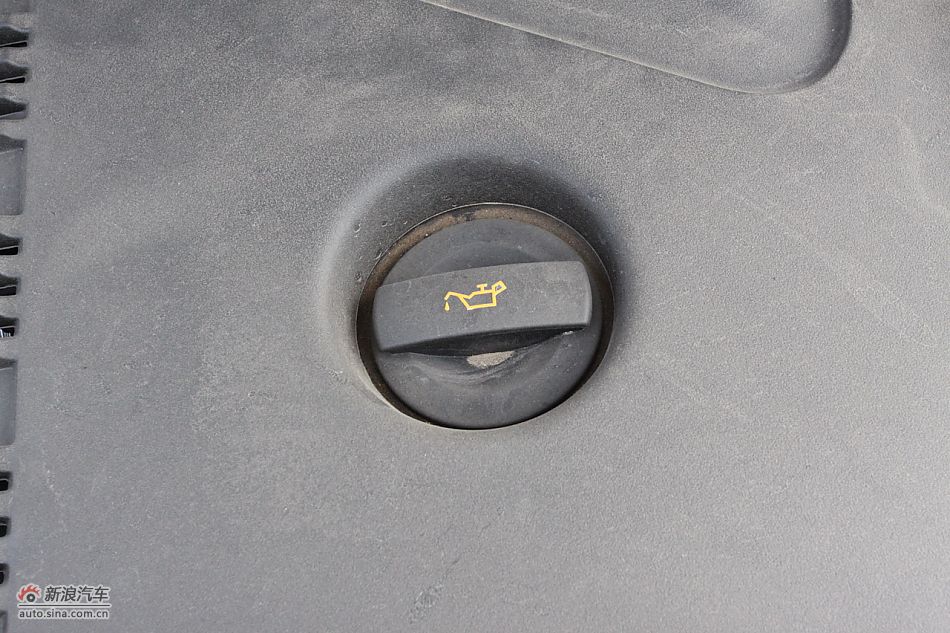 发动机、后备箱及悬挂