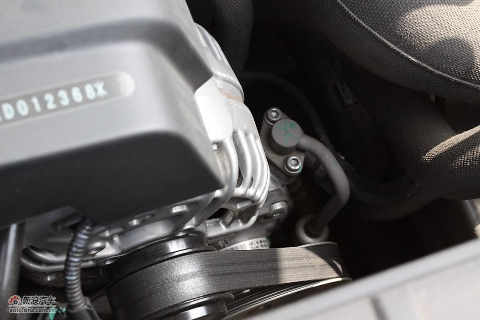 发动机、后备箱及悬挂