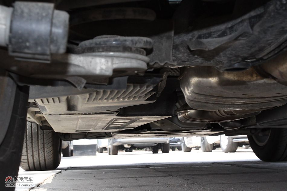 发动机、后备箱及悬挂