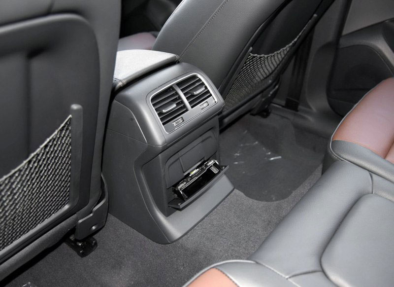 2016款 40 TFSI 技术型 座椅空间