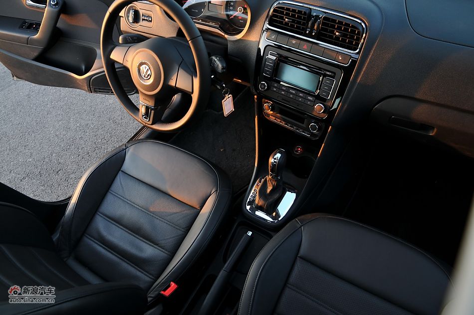 2011款POLO致酷版1.4L自动内饰