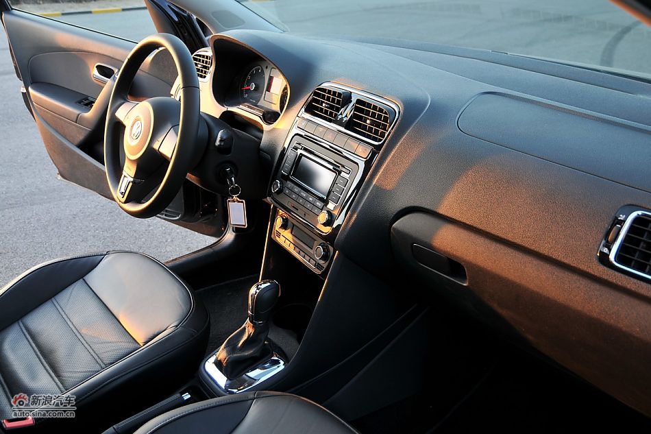 2011款POLO致酷版1.4L自动内饰