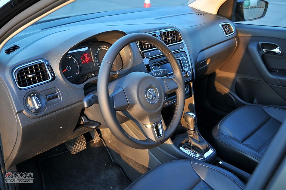 2011款POLO致酷版1.4L自动内饰