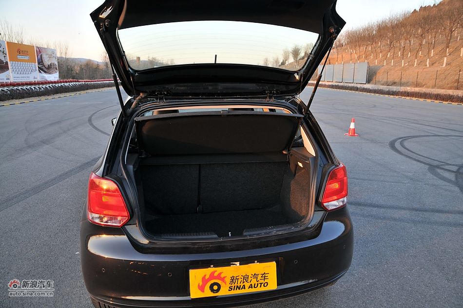 2011款POLO致酷版悬挂