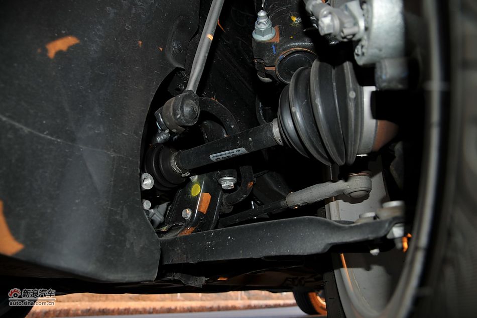 2011款POLO致酷版悬挂