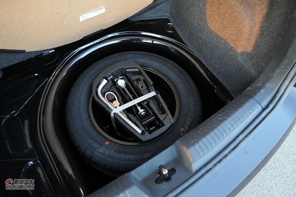 2011款POLO致酷版悬挂