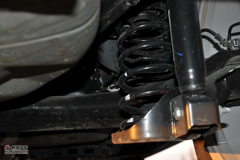 2011款POLO致酷版悬挂