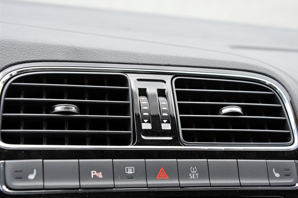 2014款 1.6L 自动豪华版 内饰