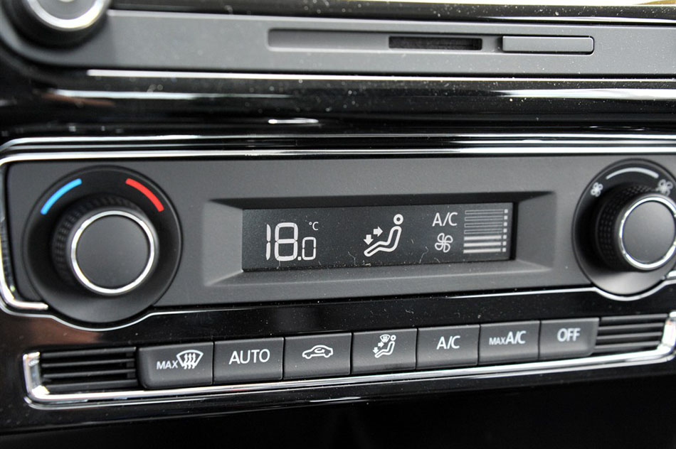 2014款 1.6L 自动豪华版 内饰