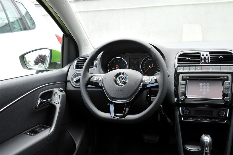 2014款 1.6L 自动豪华版 内饰