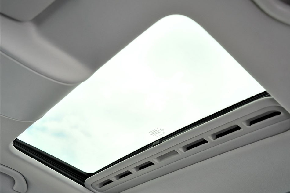 2014款 1.6L 自动豪华版 座椅空间