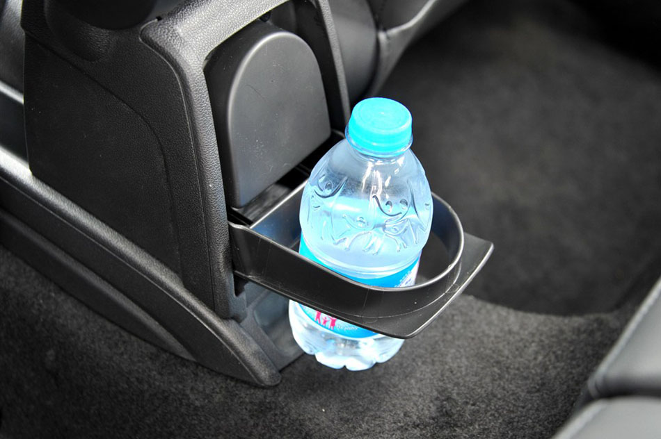 2014款 1.6L 自动豪华版 座椅空间