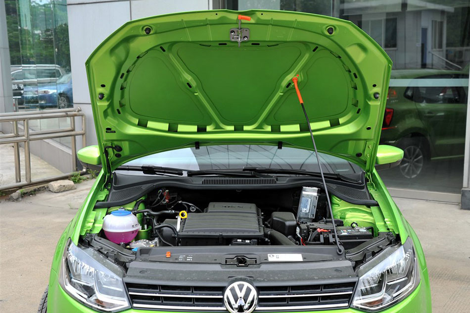 2014款 1.6L 自动豪华版 引擎底盘