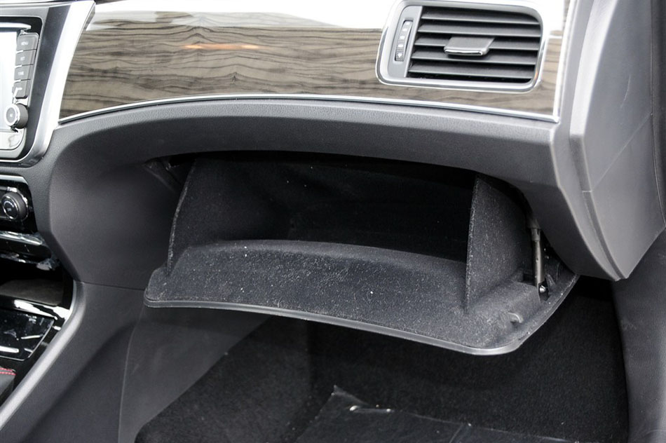 2014款 升级版 1.5T 手动时尚型 内饰