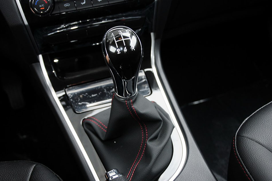 2014款 升级版 1.5T 手动时尚型 内饰