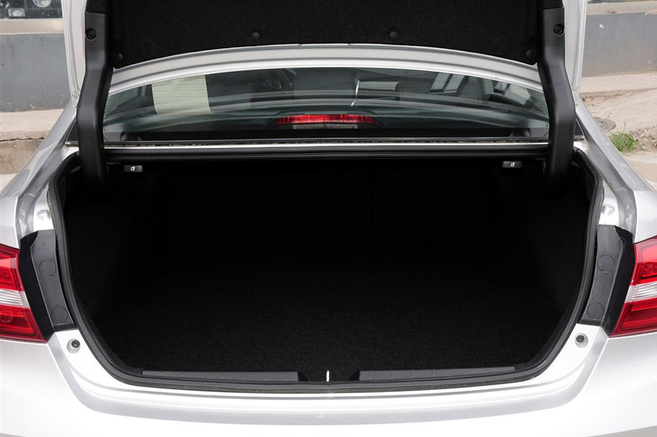 2014款 升级版 1.5T 手动时尚型 座椅空间