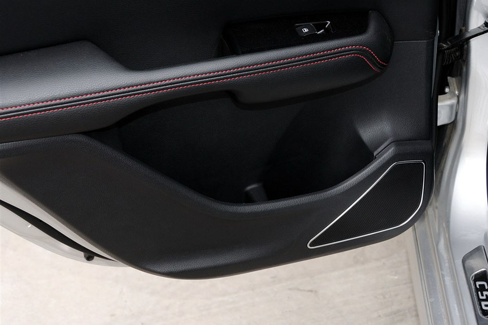 2014款 升级版 1.5T 手动时尚型 座椅空间