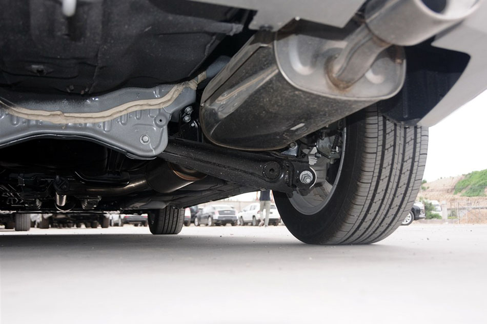 2014款 升级版 1.5T 手动时尚型 引擎底盘