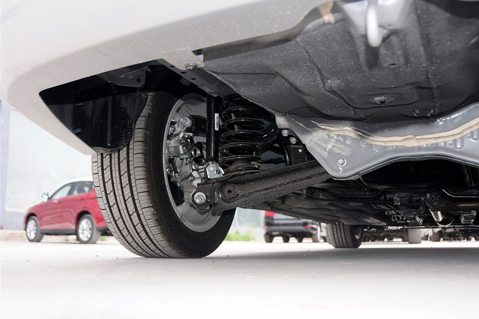 2014款 升级版 1.5T 手动时尚型 引擎底盘