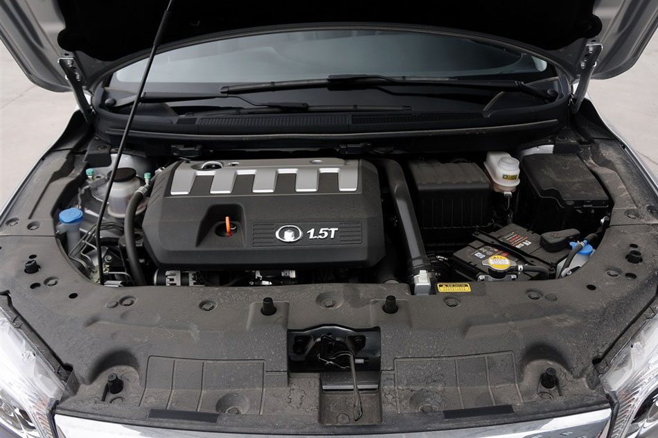 2014款 升级版 1.5T 手动时尚型 引擎底盘