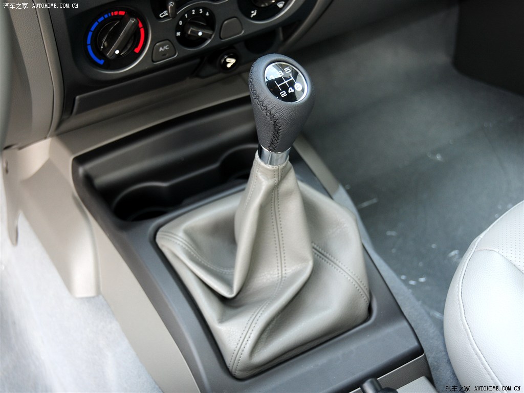 风骏5 2011款 2.8L MT 商务版精英型 内饰