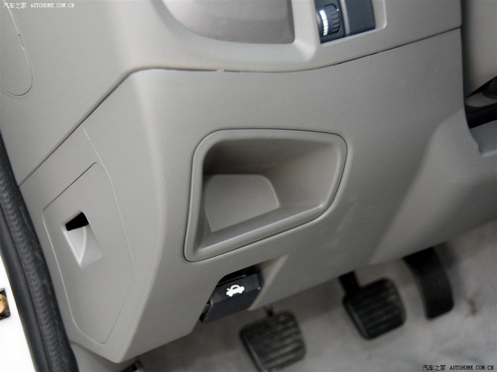 风骏5 2011款 2.8L MT 商务版精英型 内饰