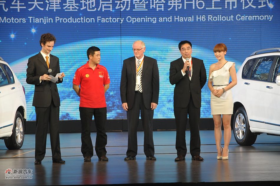 配件厂商代表及达喀尔车手周勇